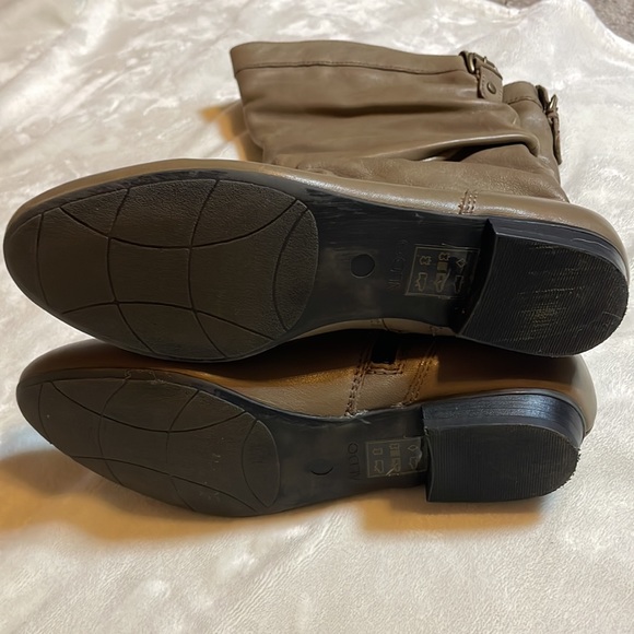 Aldo boots in great condition (grey/taupe colour) womens size 8 - Picture 6 of 7